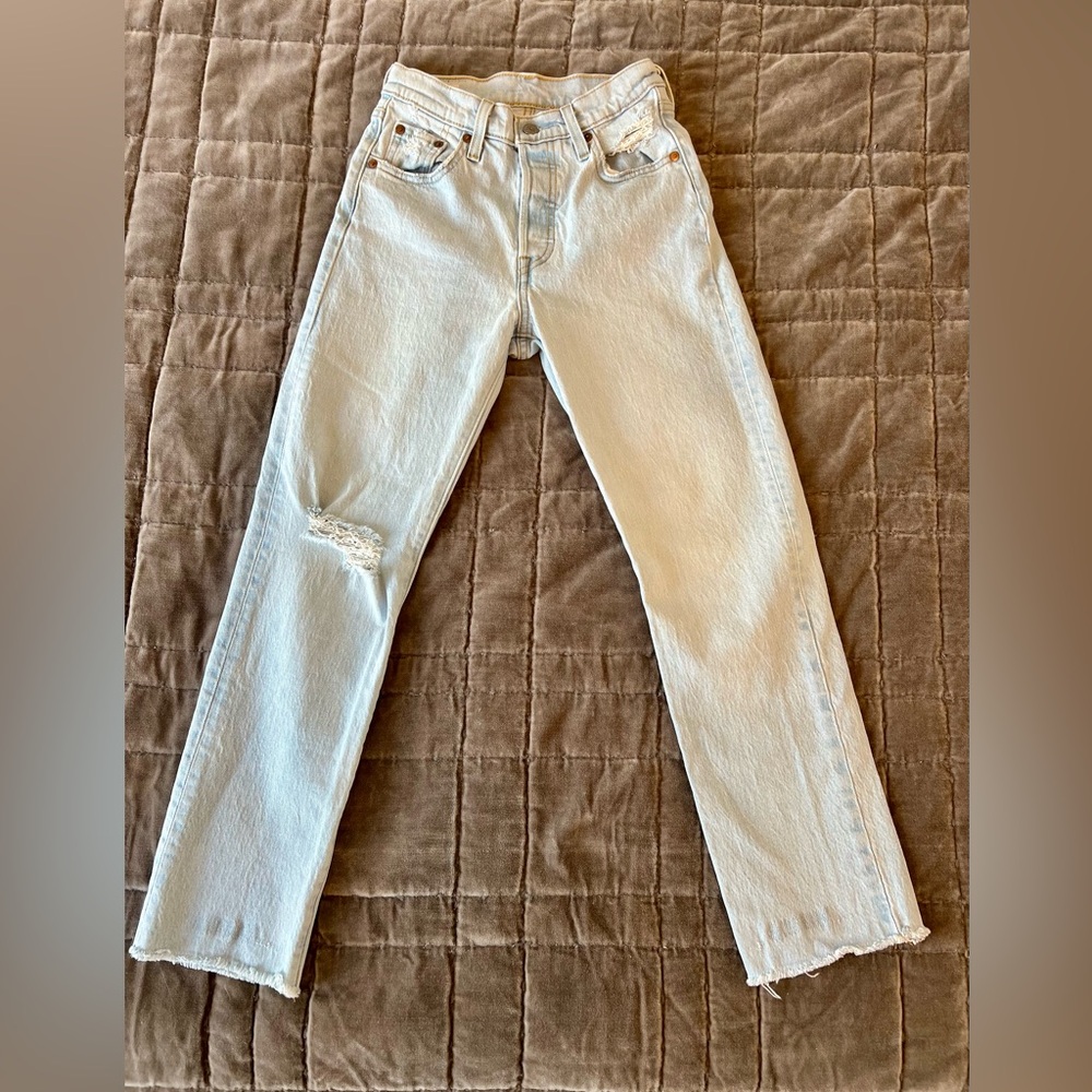 Women’s 501 Levi’s Premium size W23/L 26 lightwash color